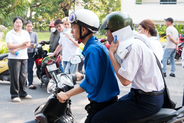 Hy hữu th&iacute; sinh lớp 11 bị mời ra khỏi ph&ograve;ng thi đ&aacute;nh gi&aacute; năng lực- Ảnh 3.