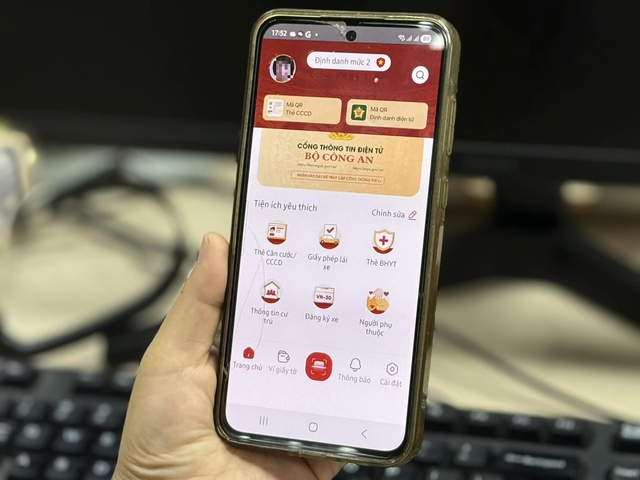 Sổ BHXH, thẻ BHYT điện tử áp dụng toàn quốc: Người dân sử dụng ra sao? - Ảnh 1. Sổ BHXH, thẻ BHYT điện tử áp dụng toàn quốc: Người dân sử dụng ra sao? - Ảnh 1.