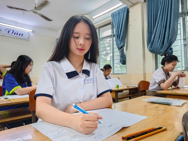 Chất lượng gi&aacute;o dục 6 th&agrave;nh phố lớn: Nghịch l&yacute; m&ocirc;n ngữ văn - Ảnh 1.