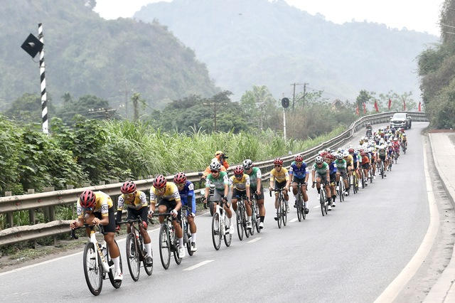 So&aacute;n ng&ocirc;i ngoạn mục ở C&uacute;p xe đạp truyền h&igrave;nh TP.HCM tại Thanh H&oacute;a- Ảnh 1.