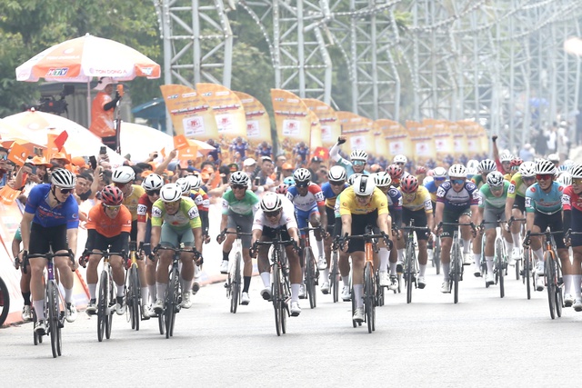 So&aacute;n ng&ocirc;i ngoạn mục ở C&uacute;p xe đạp truyền h&igrave;nh TP.HCM tại Thanh H&oacute;a- Ảnh 2.