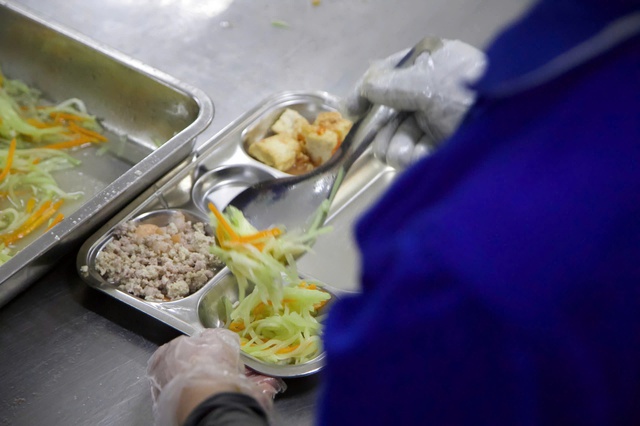 Bữa ăn b&aacute;n tr&uacute;, cứ l&ugrave;m x&ugrave;m lại chấn chỉnh - Ảnh 2.