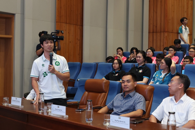 Công Phượng xuất hiện tại lễ công bố UEH League 2026- Ảnh 1. Công Phượng xuất hiện tại lễ công bố UEH League 2026- Ảnh 1.