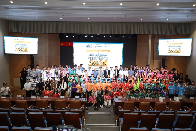 Công Phượng xuất hiện tại lễ công bố UEH League 2026- Ảnh 4. Công Phượng xuất hiện tại lễ công bố UEH League 2026- Ảnh 4.