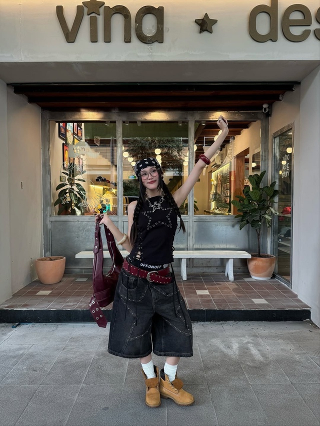 Xu hướng thời trang đường phố năng động với quần denim lửng- Ảnh 5.