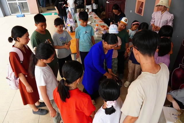 Đưa gốm B&agrave;u Tr&uacute;c bước v&agrave;o đời sống hiện đại - Ảnh 1.