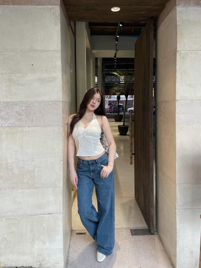 Phối áo yếm cổ chữ V tôn dáng cực đỉnh cho mùa hè- Ảnh 5.