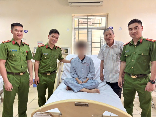 Đại &uacute;y trẻ chạy đua gi&agrave;nh sự sống cho nam sinh nguy kịch do đuối nước  - Ảnh 1.