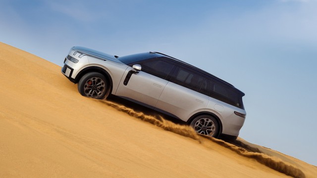 Khoang nội thất hạng thương gia tr&ecirc;n Lynk & Co 900  - Ảnh 1.