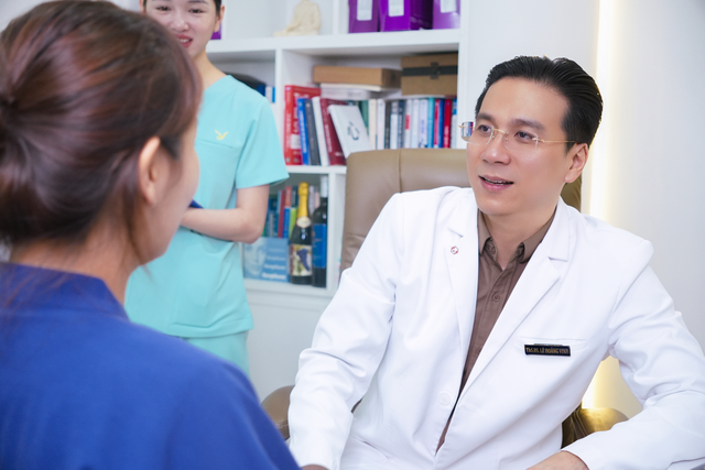 B&aacute;c sĩ L&ecirc; Ho&agrave;ng Vinh: H&agrave;nh tr&igrave;nh rời Bệnh viện v&agrave; bước ngoặt trong ng&agrave;nh thẩm mỹ - Ảnh 1.