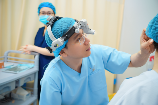 B&aacute;c sĩ L&ecirc; Ho&agrave;ng Vinh: H&agrave;nh tr&igrave;nh rời Bệnh viện v&agrave; bước ngoặt trong ng&agrave;nh thẩm mỹ - Ảnh 2.