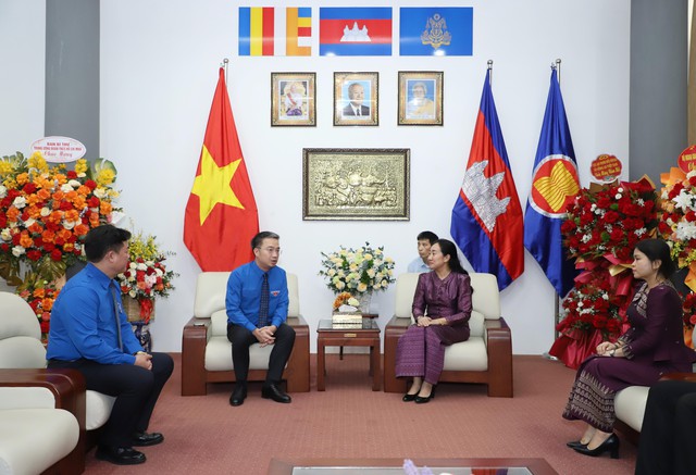 Bí thư TƯ Đoàn Nguyễn Tường Lâm chúc mừng tết cổ truyền Lào, Campuchia - Ảnh 4. Bí thư TƯ Đoàn Nguyễn Tường Lâm chúc mừng tết cổ truyền Lào, Campuchia - Ảnh 4.