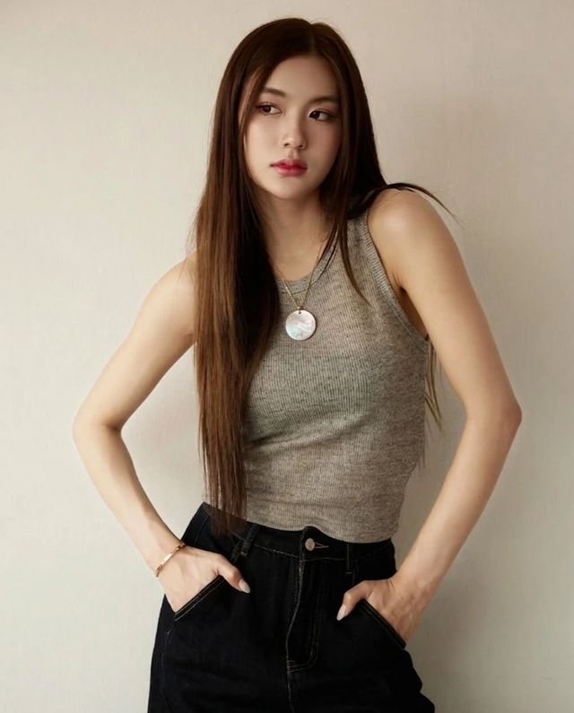 Nâng tầm phong cách với sức hút dịu dàng từ vòng cổ xà cừ - Ảnh 2.