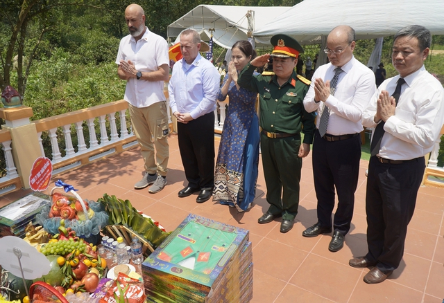 Tưởng niệm 25 năm vụ tai nạn trực thăng l&agrave;m 16 người hy sinh tại Quảng Trị - Ảnh 2.