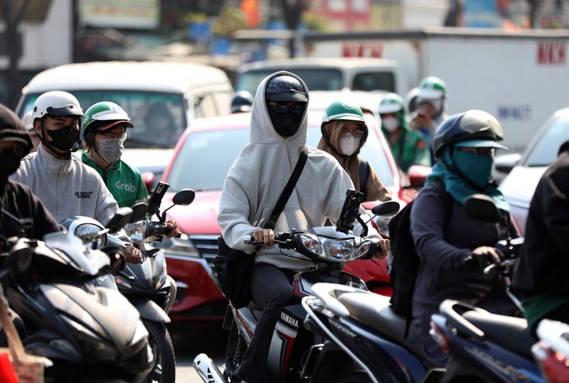 Kỷ lục mới, h&ocirc;m nay nhiệt độ cao nhất l&ecirc;n gần 42 độ C - Ảnh 1.