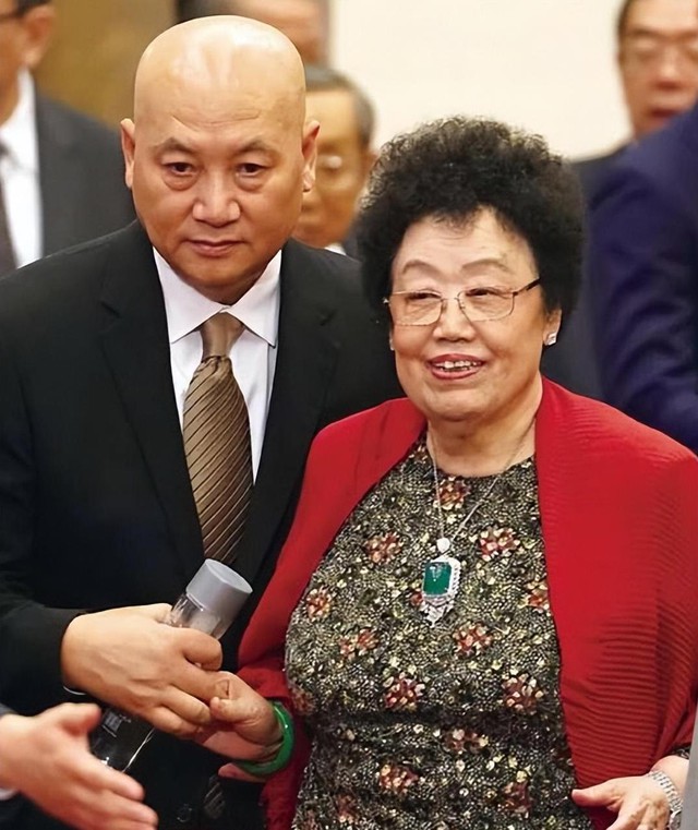 H&ocirc;n nh&acirc;n 36 năm của 'Đường Tăng' Tr&igrave; Trọng Thụy v&agrave; vợ tỉ ph&uacute;- Ảnh 4.