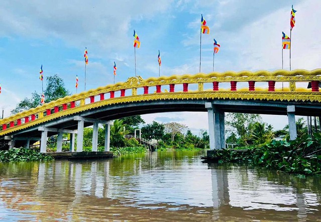 Chung d&ograve;ng m&aacute;u Lạc Hồng: Người kết nối tri thức, văn h&oacute;a trong đồng b&agrave;o Khmer - Ảnh 1.