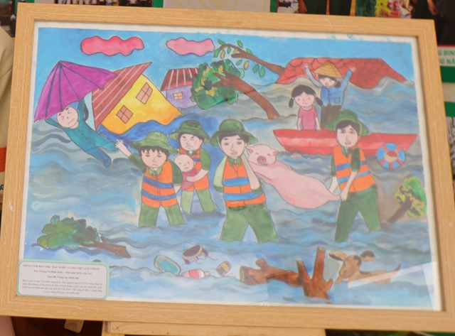 Trẻ yếu thế kể chuyện Thanh ni&ecirc;n xung phong TP.HCM bằng tranh - Ảnh 1.