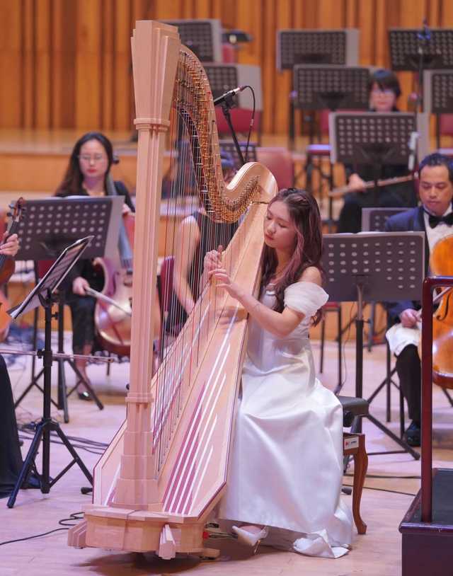 Cô gái Việt chơi hạc cầm tại Mỹ: Hành trình âm nhạc đầy đam mê và thử thách - Ảnh 5. Cô gái Việt chơi hạc cầm tại Mỹ: Hành trình âm nhạc đầy đam mê và thử thách - Ảnh 5.