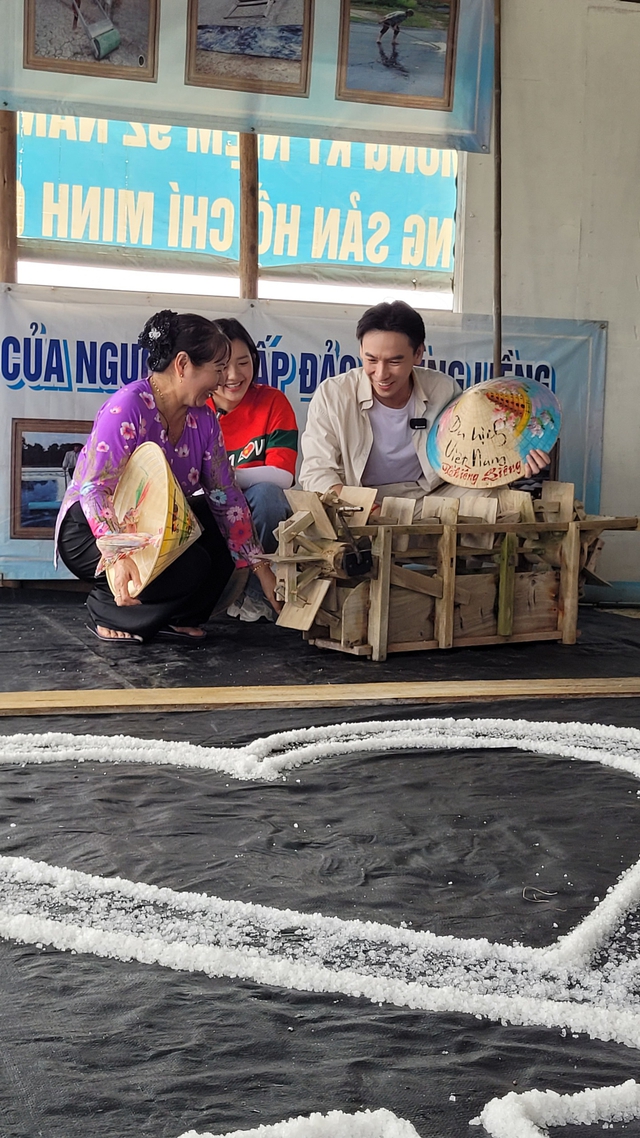 Điện về đã đổi đời cho người dân trên đảo Thiềng Liềng - Ảnh 4.