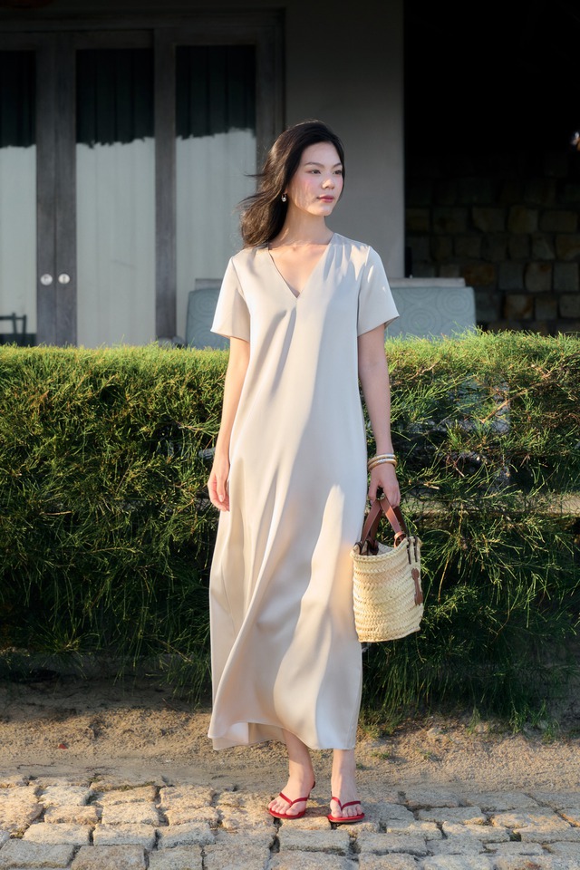 Váy suông dài từ linen, lụa, tơ là xu hướng nổi bật mùa nắng- Ảnh 6. Váy suông dài từ linen, lụa, tơ là xu hướng nổi bật mùa nắng- Ảnh 6.