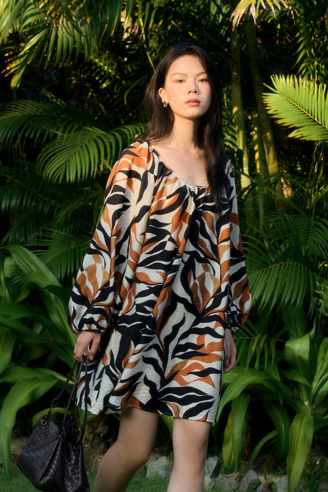 Váy suông dài từ linen, lụa, tơ là xu hướng nổi bật mùa nắng- Ảnh 7. Váy suông dài từ linen, lụa, tơ là xu hướng nổi bật mùa nắng- Ảnh 7.