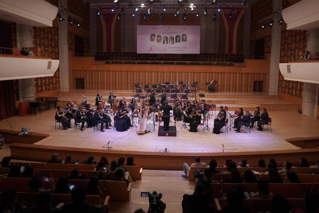 Cô gái Việt chơi hạc cầm tại Mỹ: Hành trình âm nhạc đầy đam mê và thử thách - Ảnh 3. Cô gái Việt chơi hạc cầm tại Mỹ: Hành trình âm nhạc đầy đam mê và thử thách - Ảnh 3.