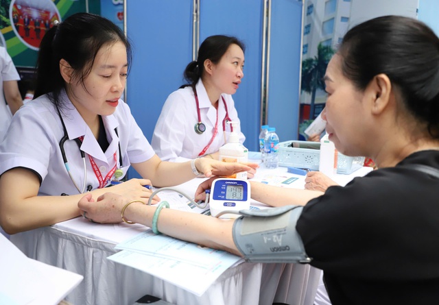 Kh&aacute;m cộng đồng bất ngờ ph&aacute;t hiện nhiều trường hợp cần can thiệp sức khỏe t&acirc;m thần - Ảnh 1.