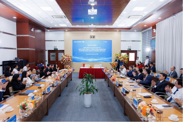 Mobifone v&agrave; Techcombank k&yacute; kết hợp t&aacute;c: kiến tạo hệ sinh th&aacute;i t&agrave;i ch&iacute;nh, c&ocirc;ng nghệ số - Ảnh 4.