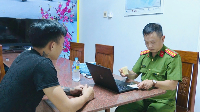 Kiểm tra xe container, lộ l&ocirc; thuốc l&aacute; lậu &lsquo;khủng&rsquo; tại Gia Lai - Ảnh 1.