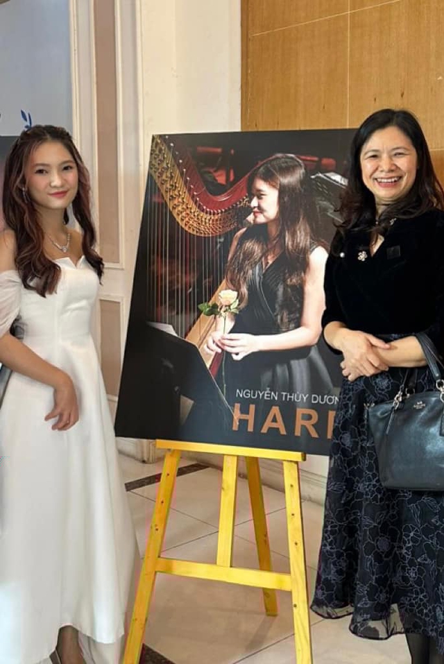 Cô gái Việt chơi hạc cầm tại Mỹ: Hành trình âm nhạc đầy đam mê và thử thách - Ảnh 6. Cô gái Việt chơi hạc cầm tại Mỹ: Hành trình âm nhạc đầy đam mê và thử thách - Ảnh 6.