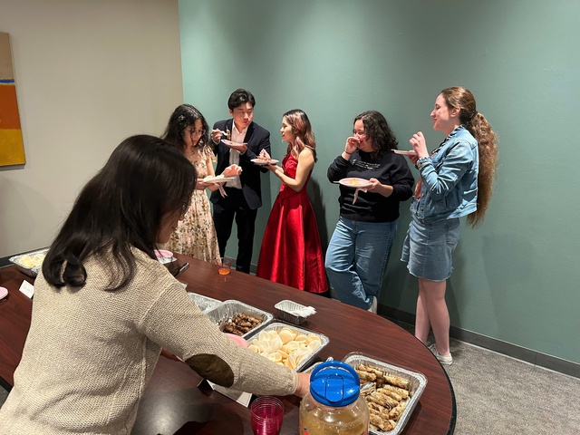 Cô gái Việt chơi hạc cầm tại Mỹ: Hành trình âm nhạc đầy đam mê và thử thách - Ảnh 4. Cô gái Việt chơi hạc cầm tại Mỹ: Hành trình âm nhạc đầy đam mê và thử thách - Ảnh 4.