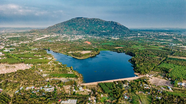  Xu&acirc;n Lộc lấy hạ tầng &ndash; dịch vụ - du lịch l&agrave; trụ cột ph&aacute;t triển - Ảnh 4.