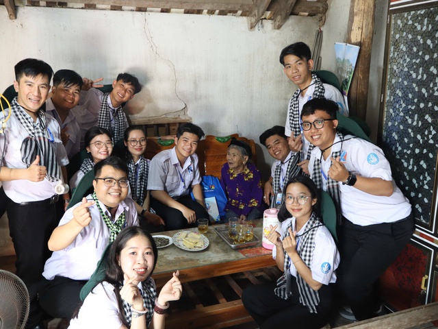 H&agrave;nh tr&igrave;nh về nguồn đặc biệt 'Từ ng&ograve;i ph&aacute;o Ch&iacute;n th&aacute;ng Gi&ecirc;ng'&hellip; - Ảnh 1.