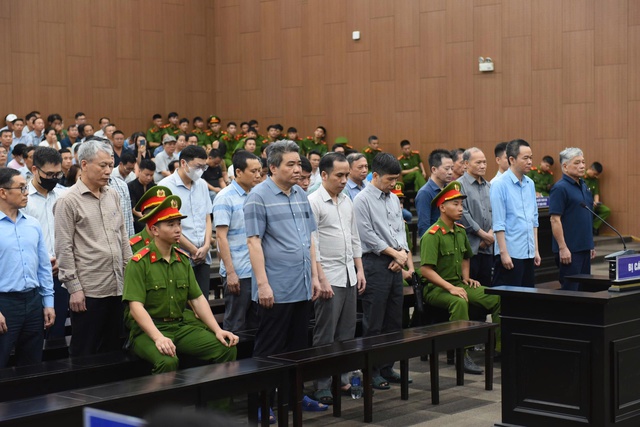 Nhận hối lộ 40 tỉ, vì sao cả 5 cựu quan chức nhận án dưới khung truytố? - Ảnh 2.