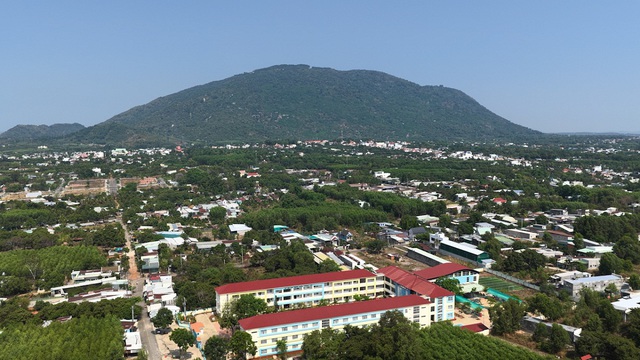  Xu&acirc;n Lộc lấy hạ tầng &ndash; dịch vụ - du lịch l&agrave; trụ cột ph&aacute;t triển - Ảnh 5.