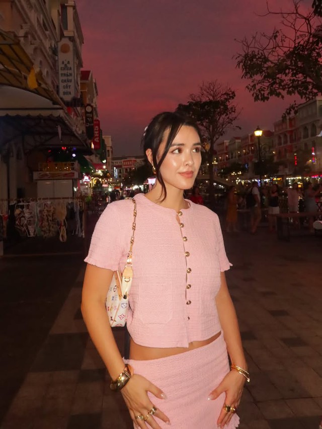 Con g&aacute;i 'bom sex' Chung Lệ Đề khoe sắc gợi cảm ở Ph&uacute; Quốc - Ảnh 7.