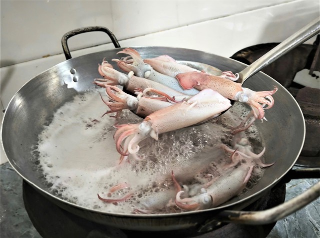 Mùa lộc biển: Theo chân ngư dân săn 'vàng đen'- Ảnh 6. Mùa lộc biển: Theo chân ngư dân săn 'vàng đen'- Ảnh 6.