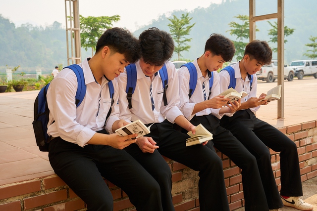 H&agrave;nh tr&igrave;nh Từ Tr&aacute;i Tim thắp s&aacute;ng ước mơ lập nghiệp cho học sinh Điện Bi&ecirc;n- Ảnh 6.