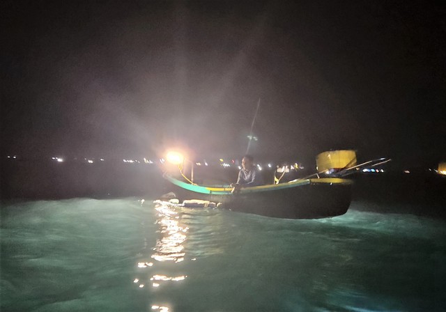 Mùa lộc biển: Theo chân ngư dân săn 'vàng đen'- Ảnh 9. Mùa lộc biển: Theo chân ngư dân săn 'vàng đen'- Ảnh 9.