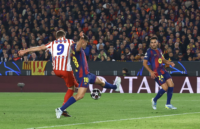 Liverpool 'vụn vỡ' bị PSG đ&aacute;nh bại, Barca trả gi&aacute; cực đắt v&igrave; sai lầm tai hại- Ảnh 3.