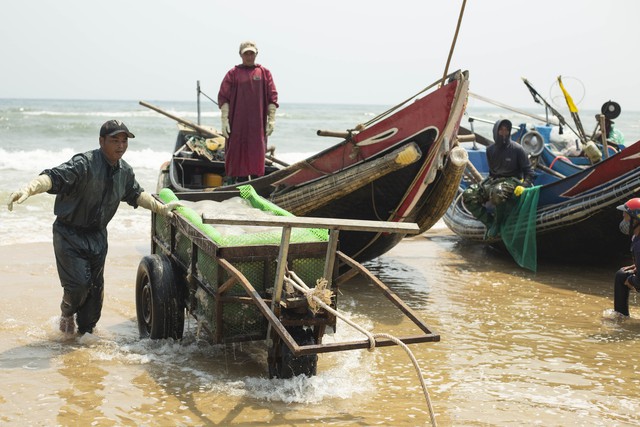 Thời tiết Quảng Trị nắng n&oacute;ng gay gắt, b&aacute;c sĩ khuyến c&aacute;o điều g&igrave;? - Ảnh 2.