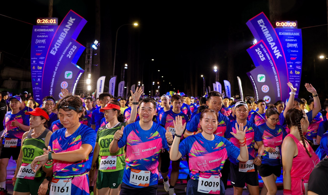 Giải chạy đêm giàu sức sống, truyền cảm hứng mạnh mẽ của một 'thành phố không ngủ' - Ảnh 2.