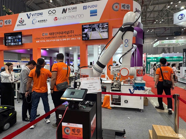 Dệt may chuyển đổi c&ocirc;ng nghệ AI để th&iacute;ch ứng biến đổi thế giới  - Ảnh 2.