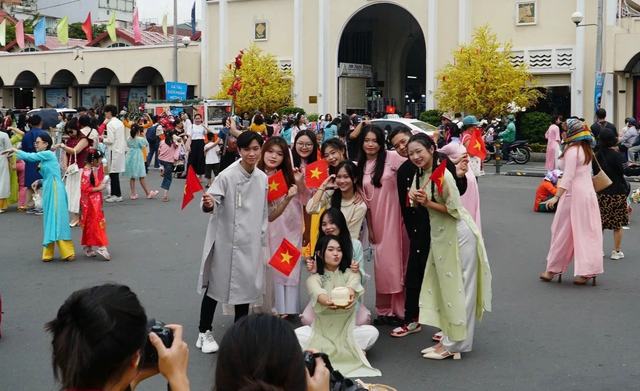 Xin &yacute; kiến về 3 phương &aacute;n ho&aacute;n đổi ng&agrave;y nghỉ lễ Giỗ tổ v&agrave; 30.4- Ảnh 2.