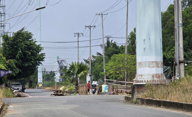 R&agrave;o đường v&agrave;o khu d&acirc;n cư Ph&uacute;c Long ở T&acirc;y Ninh g&acirc;y kh&oacute; khăn cho người d&acirc;n - Ảnh 2.
