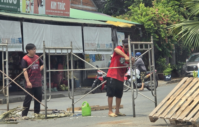 R&agrave;o đường v&agrave;o khu d&acirc;n cư Ph&uacute;c Long ở T&acirc;y Ninh g&acirc;y kh&oacute; khăn cho người d&acirc;n - Ảnh 1.