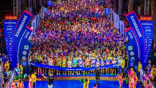 Giải chạy đêm giàu sức sống, truyền cảm hứng mạnh mẽ của một 'thành phố không ngủ' - Ảnh 1.