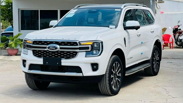 Ford Everest c&oacute; th&ecirc;m bản m&aacute;y xăng, mở b&aacute;n tại Việt Nam cuối qu&yacute; 2/2026 - Ảnh 1.