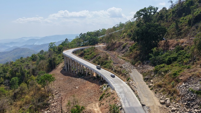 Giá xăng tăng cao khiến tiến độ nâng cấp quốc lộ 28B bị khựng lại - Ảnh 1. Giá xăng tăng cao khiến tiến độ nâng cấp quốc lộ 28B bị khựng lại - Ảnh 1.